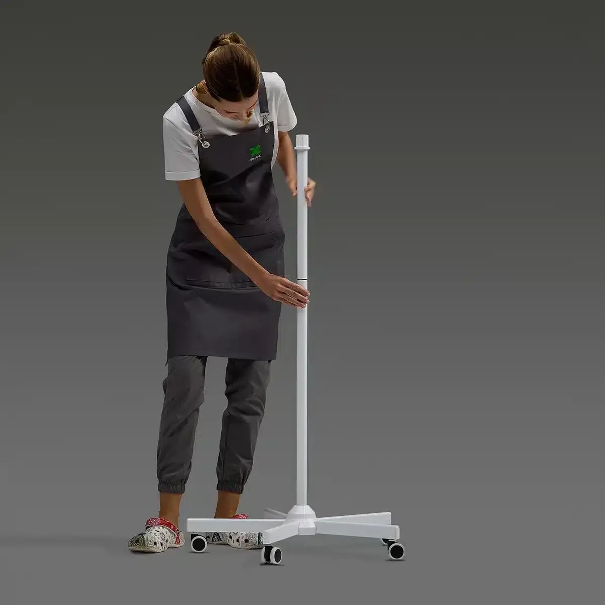 Soporte de Suelo con Ruedas 4Blanc  – Maéstro™